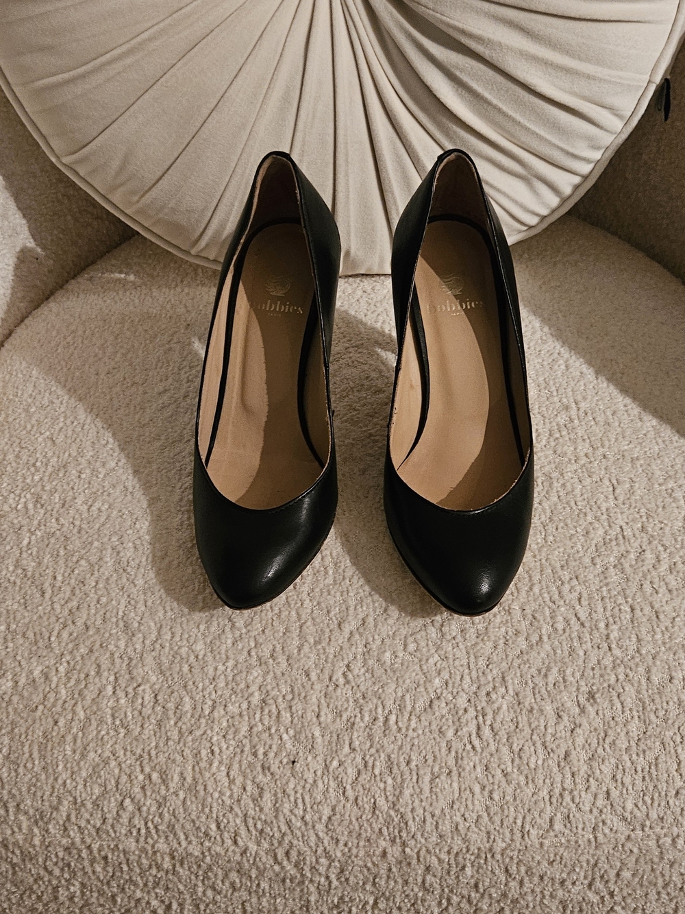 Classic Black Pointed-Toe Pumps Parisian Chic